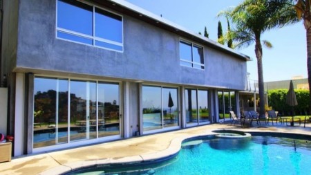 Nick Cassavetes former house is located in Hollywood Hills, California